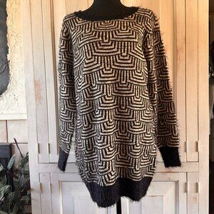 Mizumi black and cream over sized knit sweater in medium